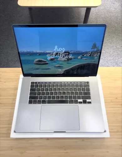 MacBook Pro 16-inch i9 32-RAM 4 TB SSD 