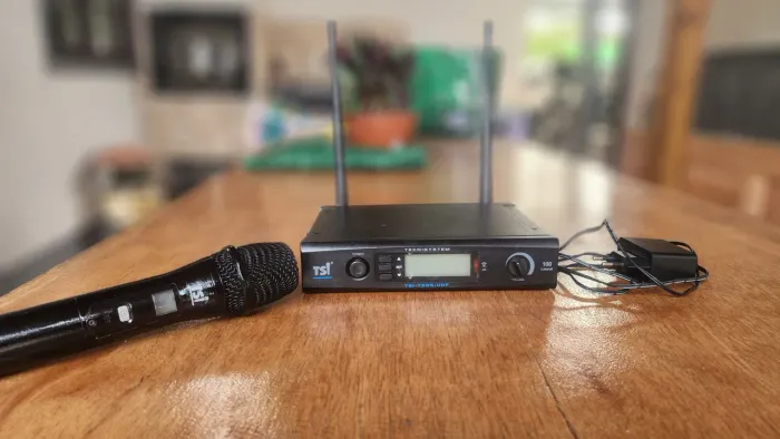 Microfone Sem Fio Tsi 7099-uhf Profissional De Mão