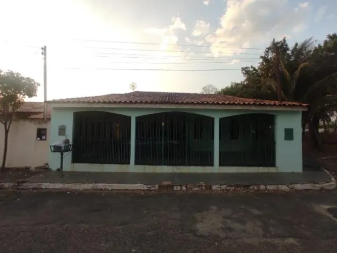 Casa com 4 quarto(s) no bairro Jardim Universitario em Cuiabá - MT