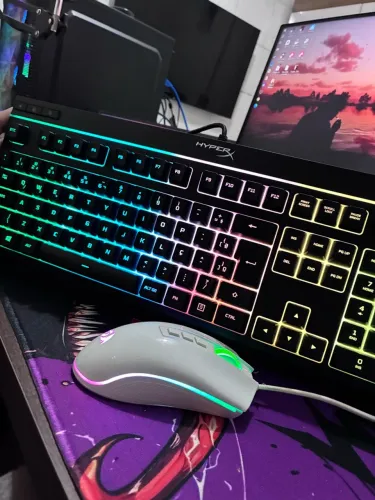 Kit gamer HyperX Alloy Core RGB preto + mouse Redragon Cobra branco.