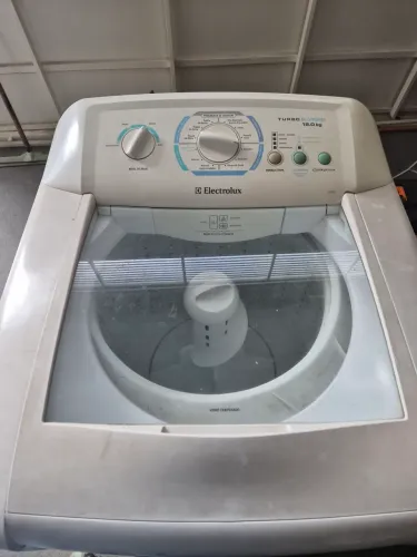 Máquina lavar roupas