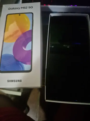 Samsung M52 (com trinco na câmera não visível usando ela)