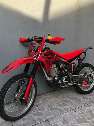 Motos