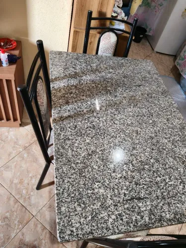 Mesa de mármore