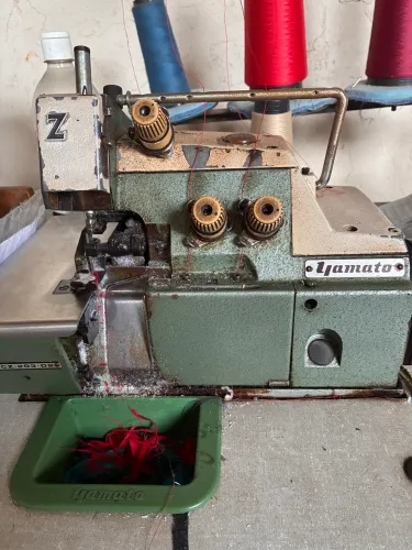 Máquina overlock industrial