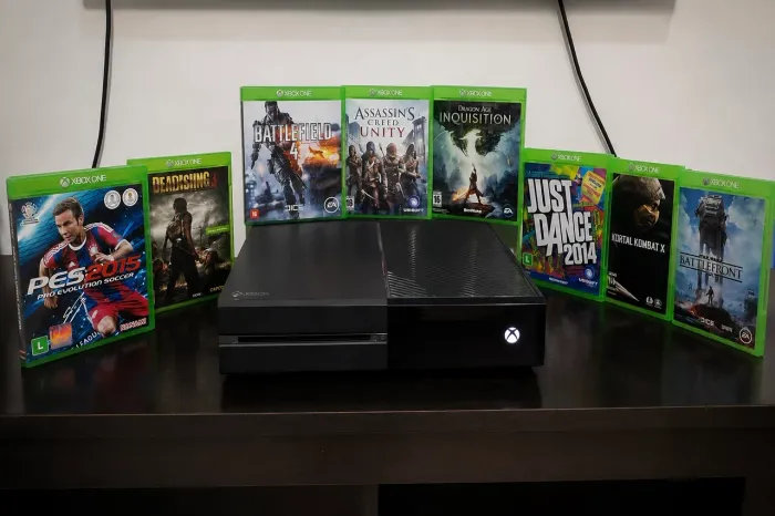 Xbox One Fat 500 GB + Kinect + 8 Jogos + Caixa Original
