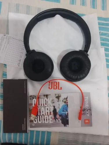 Fone JBL510BT  usado 3 vezes, novo com Manual e cabo pra carregar.