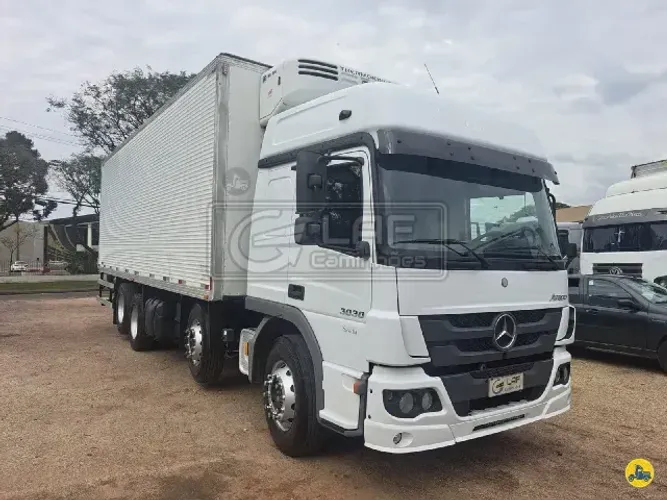 M.benz Atego 3030 8x2 bi-truck câmara fria automático
