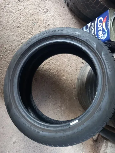 Vendo 1 pneu 205/50/17 praticamente novo pirelli