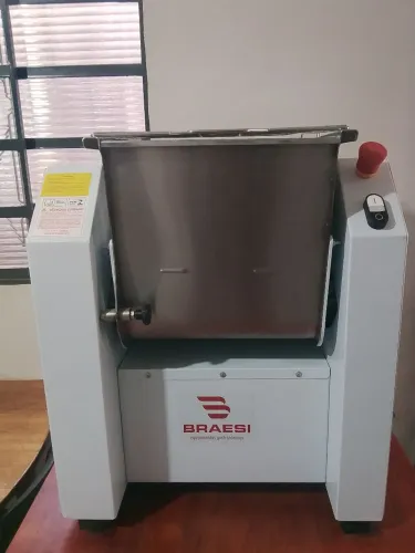 Amassadeira basculante 15kg braesi em ótimo estado