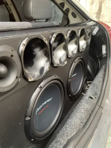 Som automotivo pionner