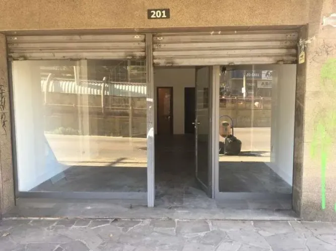 Loja Comercial de Frente para Avenida Próxima ao Bourbon Assis Brasil...