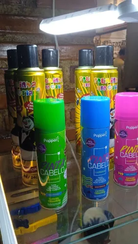 Espuma e tinta de cabelo 