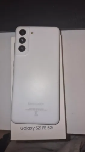 S21fe bom estado, funcionando perfeitamente apenas aparecendo uma listra