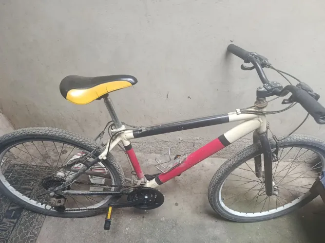 Bicicleta aro 26 com marcha