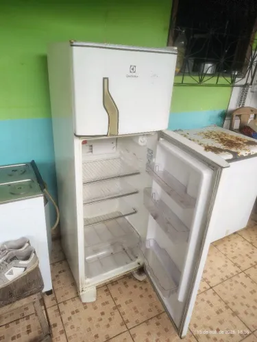 Vendo está geladeira