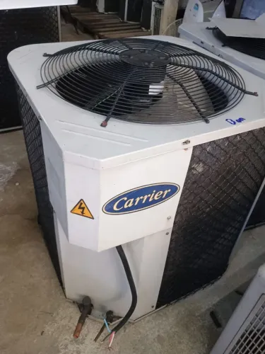 Ar condicionado piso teto 90000 BTU 4 unidades disponíveis.