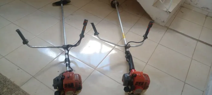 Vendo roçadeira husqvarna original  236R =1300 e 243 R = 2500 vendo separadamente tambem .