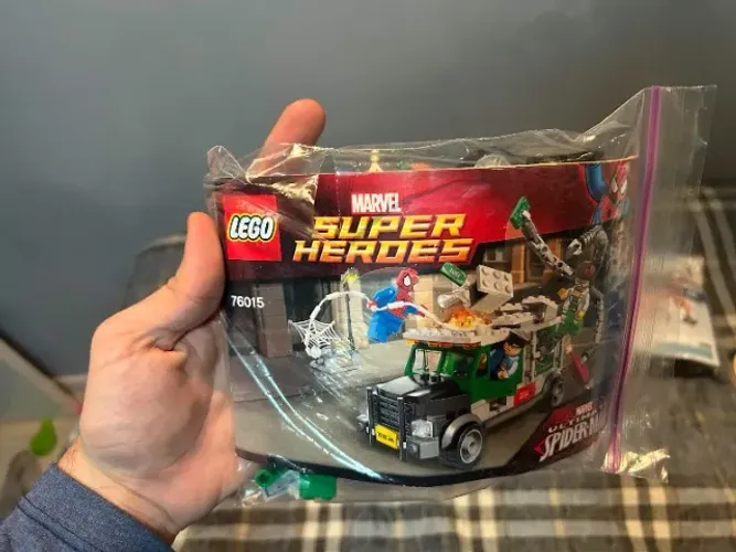 Lego Marvel O Caminhão de Assalto de Doc Ock 237 peças Seminovo