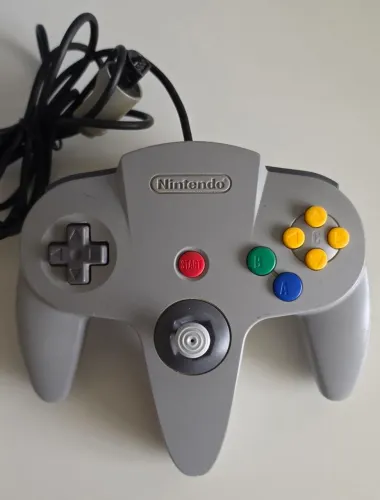 Controle Nintendo 64.