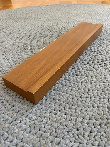 Duas prateleiras folheadas de madeira natural 55x12