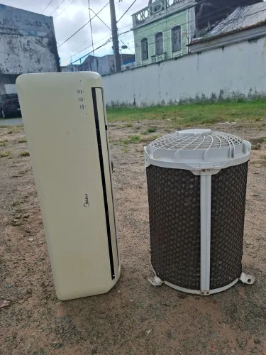 Ar condicionado  de 12 mil bths  .