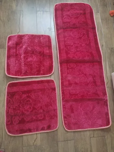 Conjunto de tapetes + três almofadas 