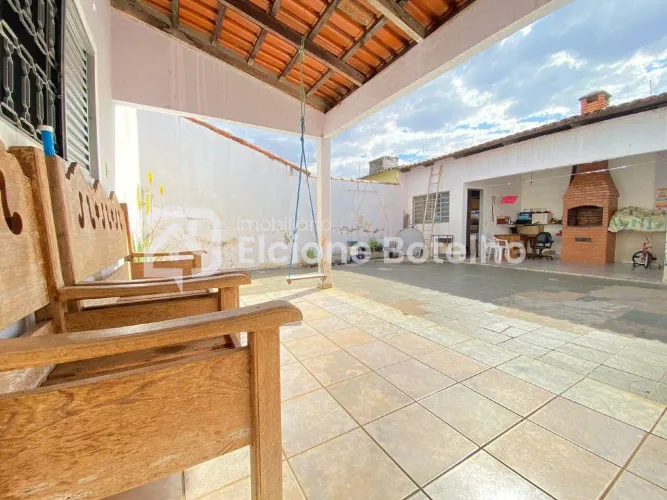 Casa Residencial com 3 Quartos na Planalto, Uberlândia - R$ 420.000