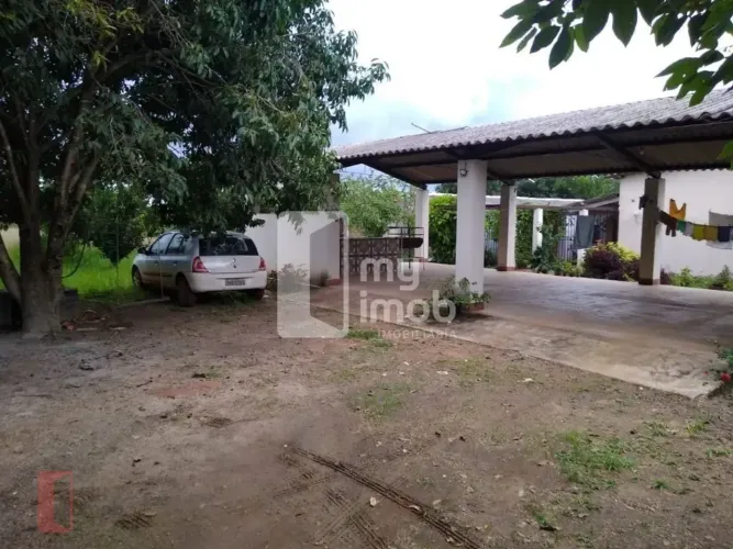 Chácara de 5.000 m2 próximo a Anápolis com casa grande e pomar