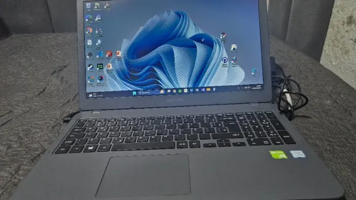 Notebook Samsung np350xaa - 12GB - 256SSD + 1TB HD - i5 8 Geração