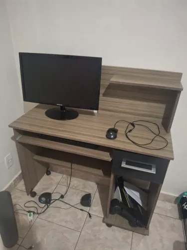 Mesa + Cadeira + monitor  + mouse td por 250