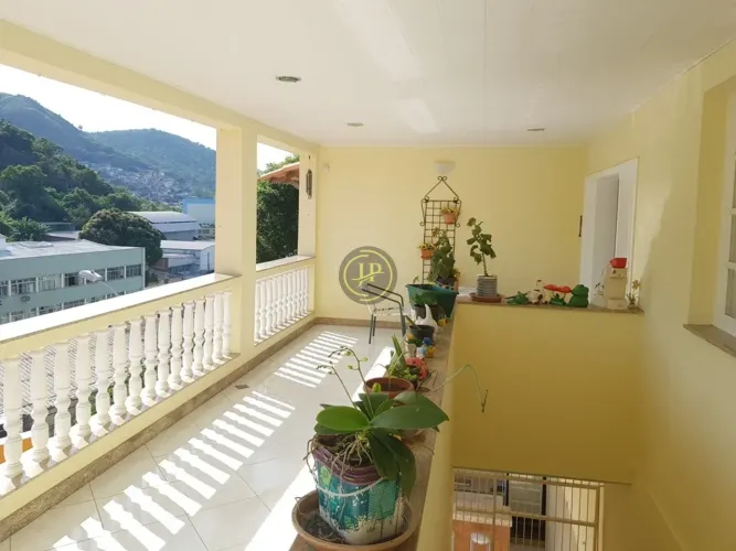 CASA RESIDENCIAL AMPLA 4 QUARTOS/ 2 SUÍTES EM SANTA CECÍLIA