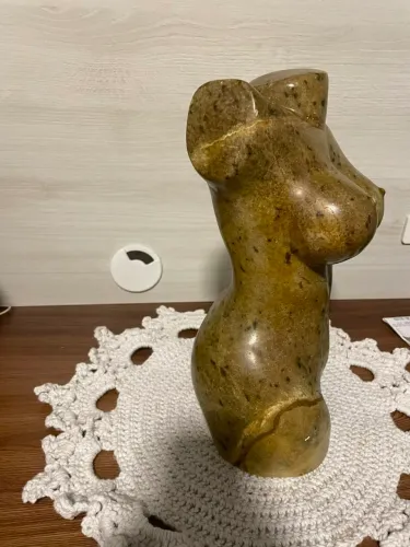 Linda Estátua de pedra Sabão.