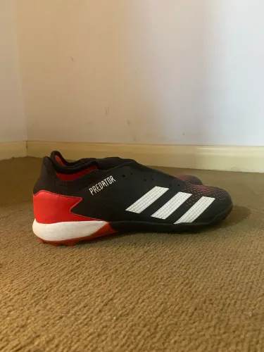 Chuteira Adidas Predator society