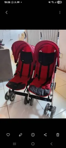 Carrinho de bebê gêmeos 