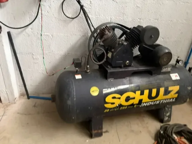 VENDO COMPRESSOR REVISADO EM PLENO FUNCIONAMENTO