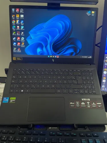 Nitro v15 i7 RTX 4050