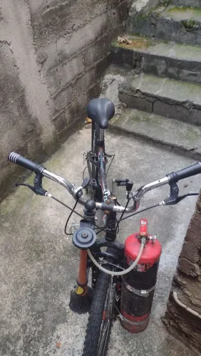 Vendo essa bicicleta com a buzina!