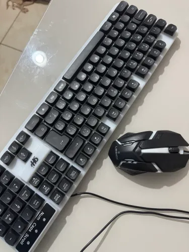 Teclado e mouse com led