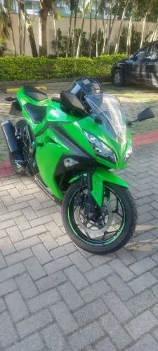 Kawasaki Ninja 300 ABS 2015 - Excelente estado!
