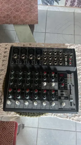 Mesa de som Behinger Xenyx 1202