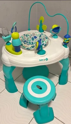 Mesa de atividades bebê