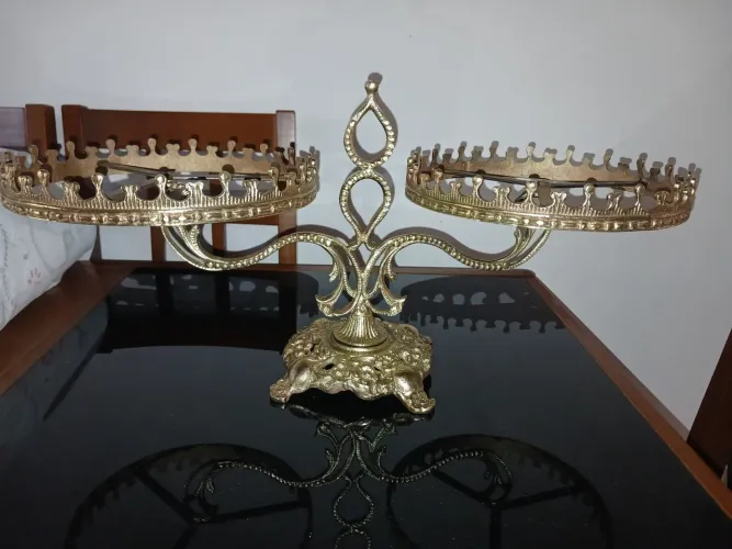 Centro de mesa de bronze antigo para dois pratos