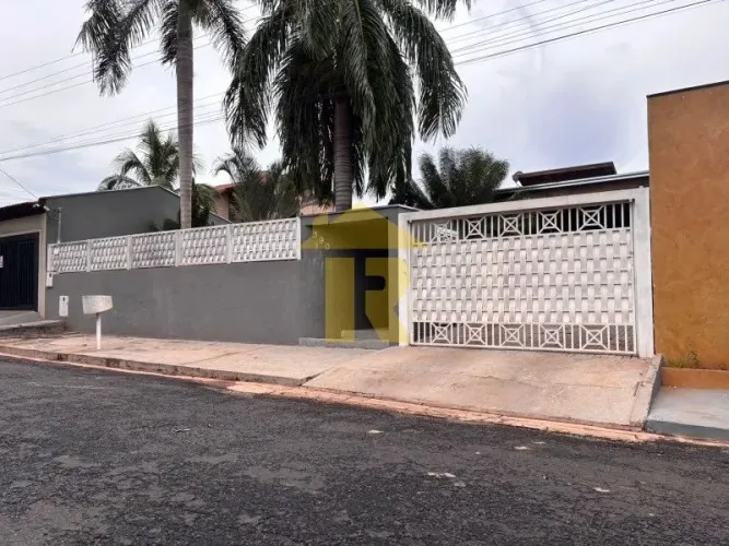Casa em Condomínio com 3 Suítes e 276m² em Fronteira-MG no Bairro Condomínio Parque Lago E