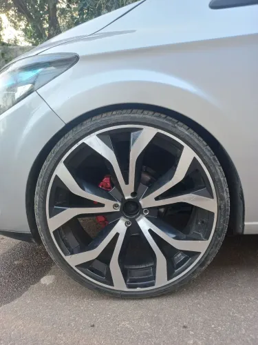 Rodas Aro 20 com 4 pneus novos. 