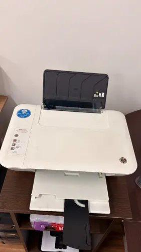 Impressora HP Deskjet 1516 multifuncional - Imprime, escaneia e copia.