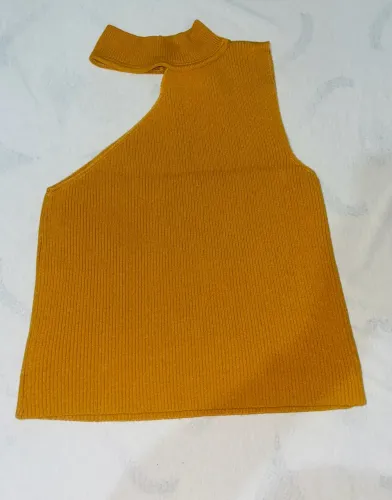 Blusa Gola Alta Ombro Único - M - R$ 19,99