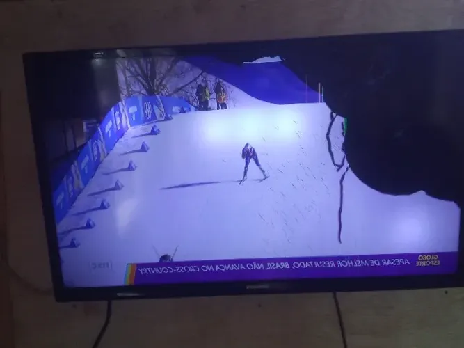 Vendo tv com defeito na tela