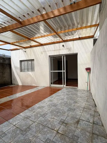 Casa à Venda em Nova Arujá: 4 Quartos, 200m², R$650.000