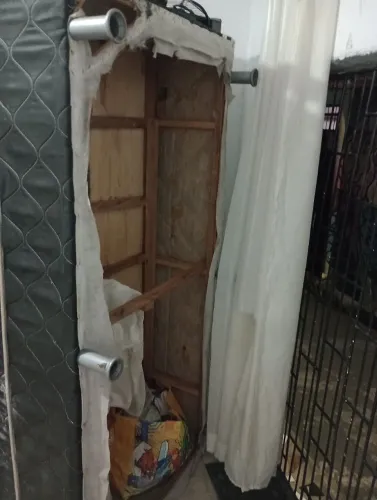 Vendo está cama box de solteiro em excelente estado.